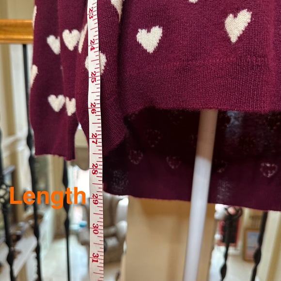 Neiman Marcus, Cashmere sweater, burgundy w/ white hearts, size L - Picture 8 of 9